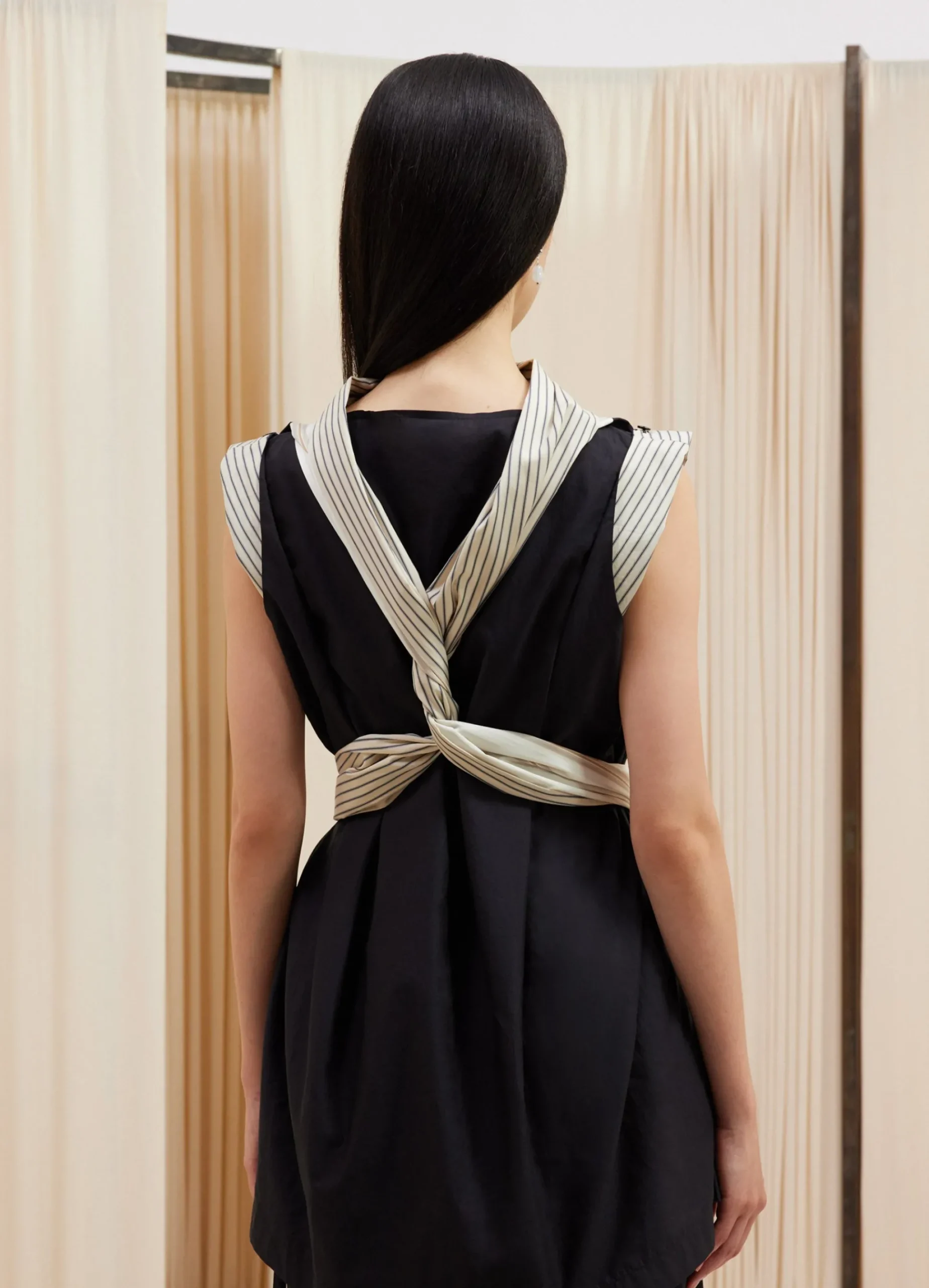 Shop HAUT NOUÉ SANS MANCHES Femme Hauts