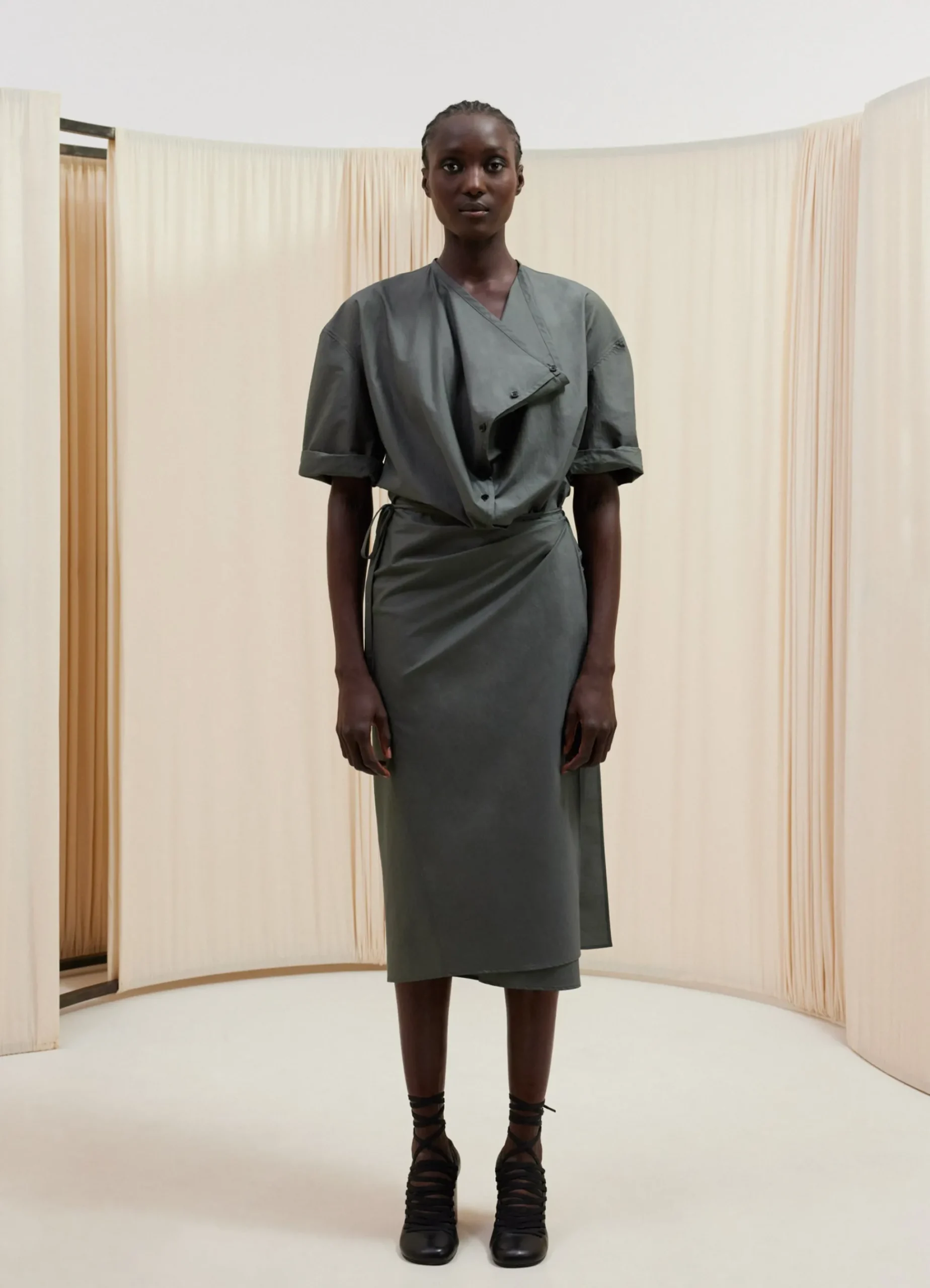 Outlet ROBE PORTEFEUILLE À MANCHES COURTES Femme Robes